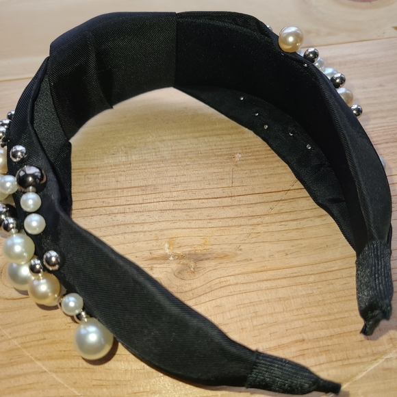 NWOT Black Knotted Headband with Faux Pearl & Bead Embellishments ๐ค๐ฆช - Picture 7 of 14